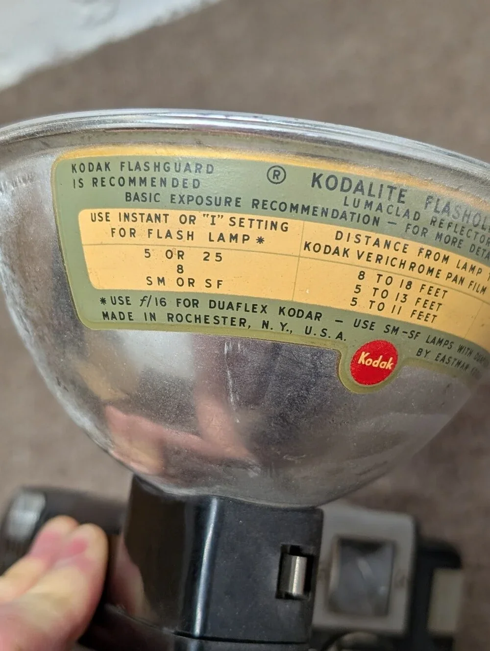 Flash Vintage KODAK Brownie Hawkeye Camera w/ Large Silver Reflector 620 Film